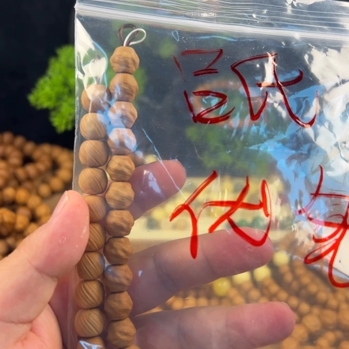 吕***先桃核吊坠猴头批发