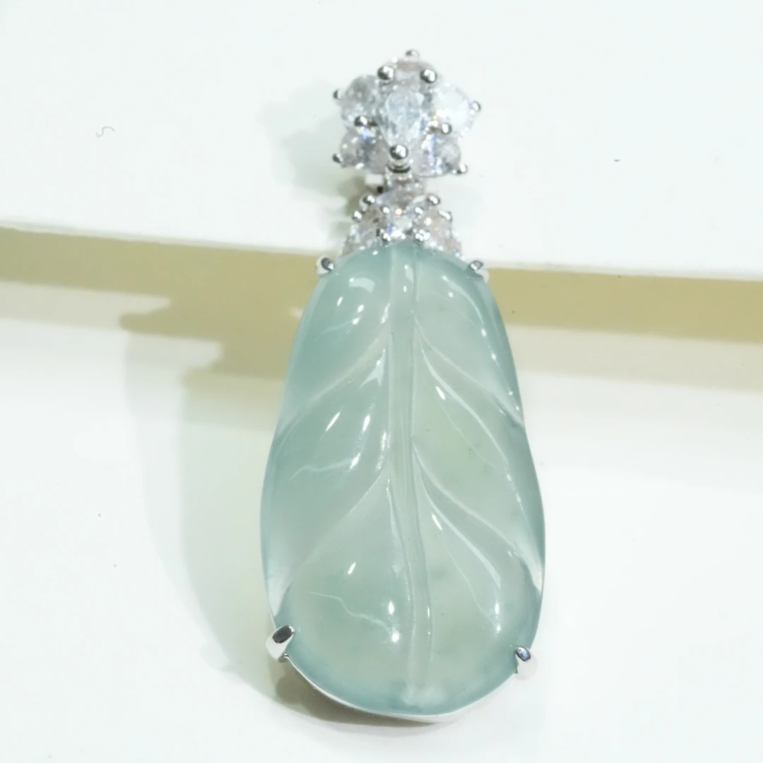 天然A货翡翠叶子镶嵌吊坠优雅时尚轻奢多样性发其一（不含链）