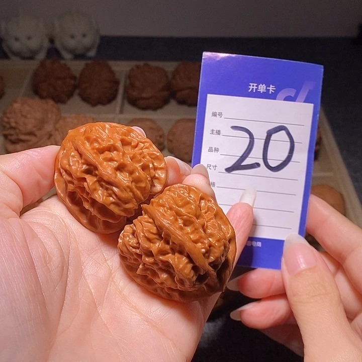 文玩核桃把件大龙窝底39.5左右