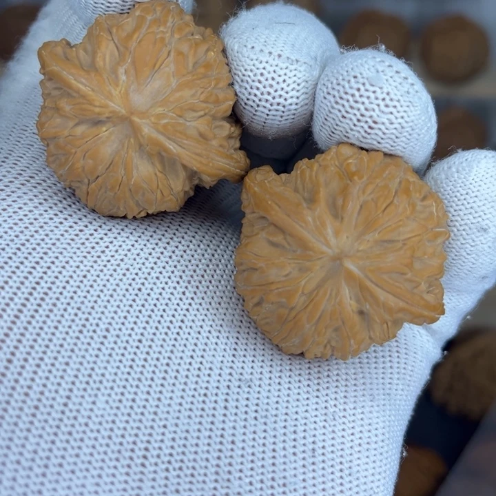 修***性文玩核桃吊坠40山地磨盘（疑似有黄）