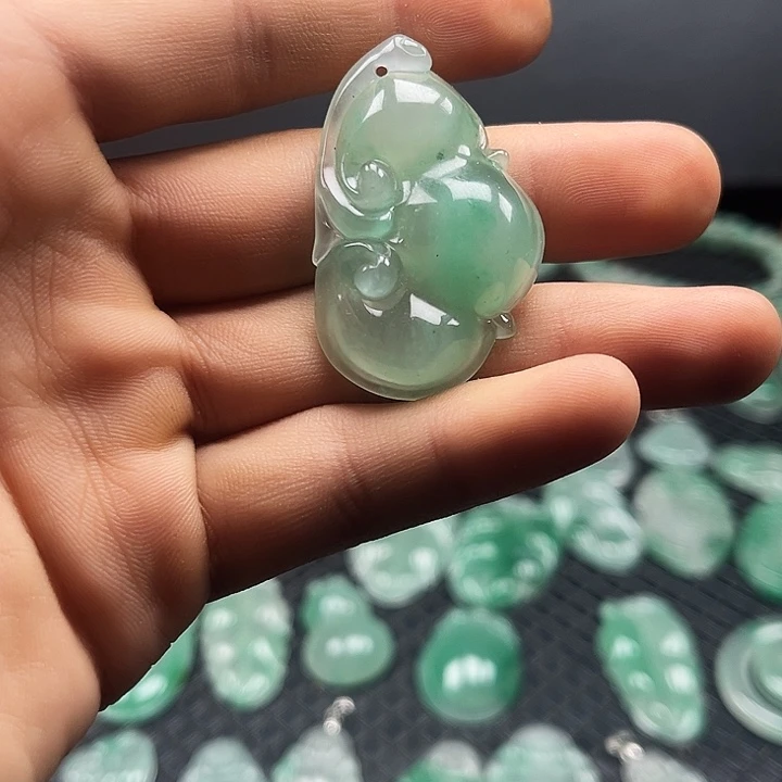 石英质玉（非洲翠）合金颈饰