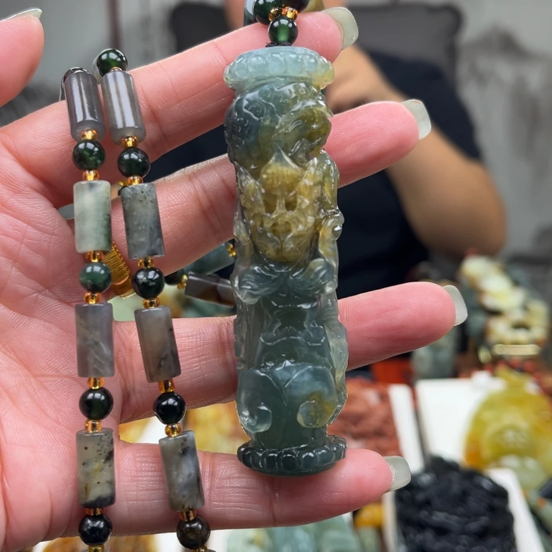 岫玉未镶嵌颈饰挂件