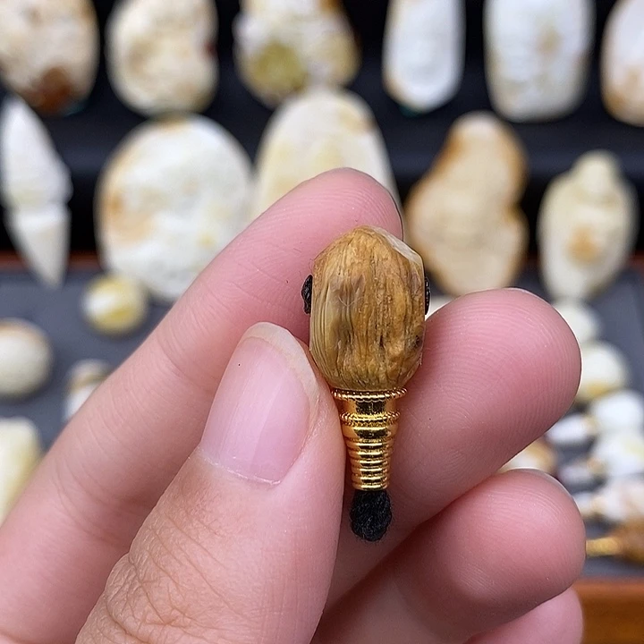 未镶嵌琥珀裸石9三通a807