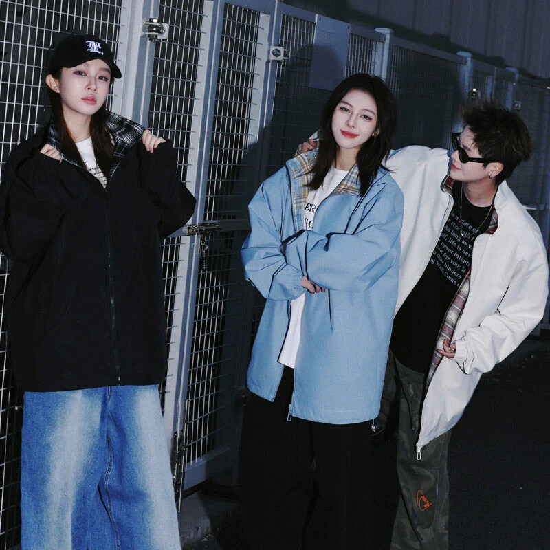 2025年春季新款简约百搭夹克男女宽松休闲冲锋衣情侣上衣外套大码