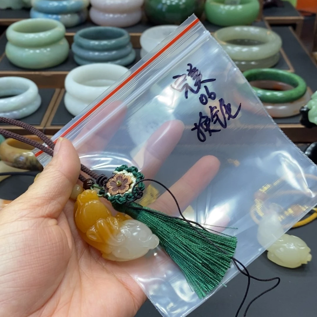 石英质玉吊坠未镶嵌完***@