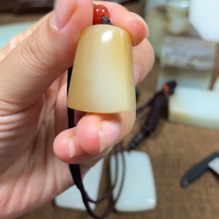 颈饰未镶嵌和田玉