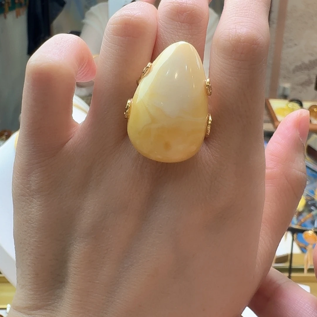 琥珀未镶嵌颈饰戒指
