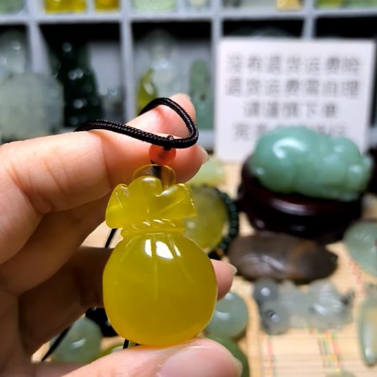 未镶嵌蛇纹石玉颈饰