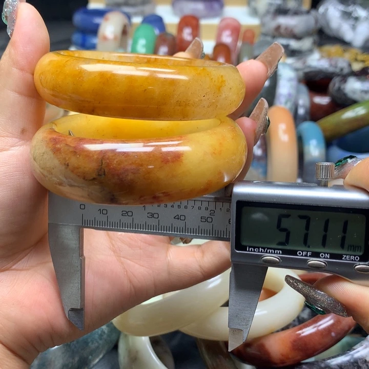 未镶嵌手镯石英质玉