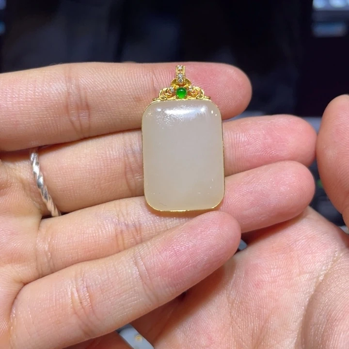 和田玉18K金镶嵌颈饰