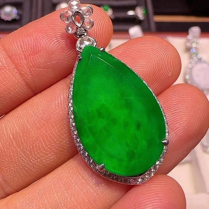 翡翠吊坠(不含链)18K金镶嵌吊坠