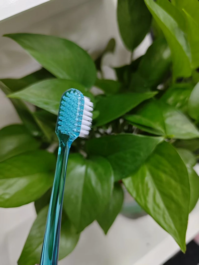 【言言分享REG】绿色柔软舒适亮白洁净牙刷