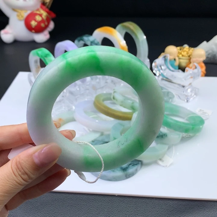 未镶嵌手镯定制翡翠