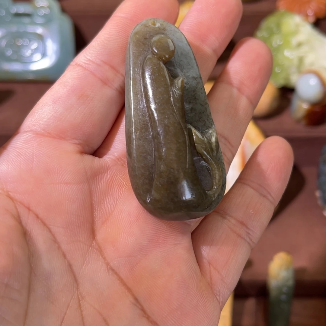 蛇纹石玉未镶嵌颈饰