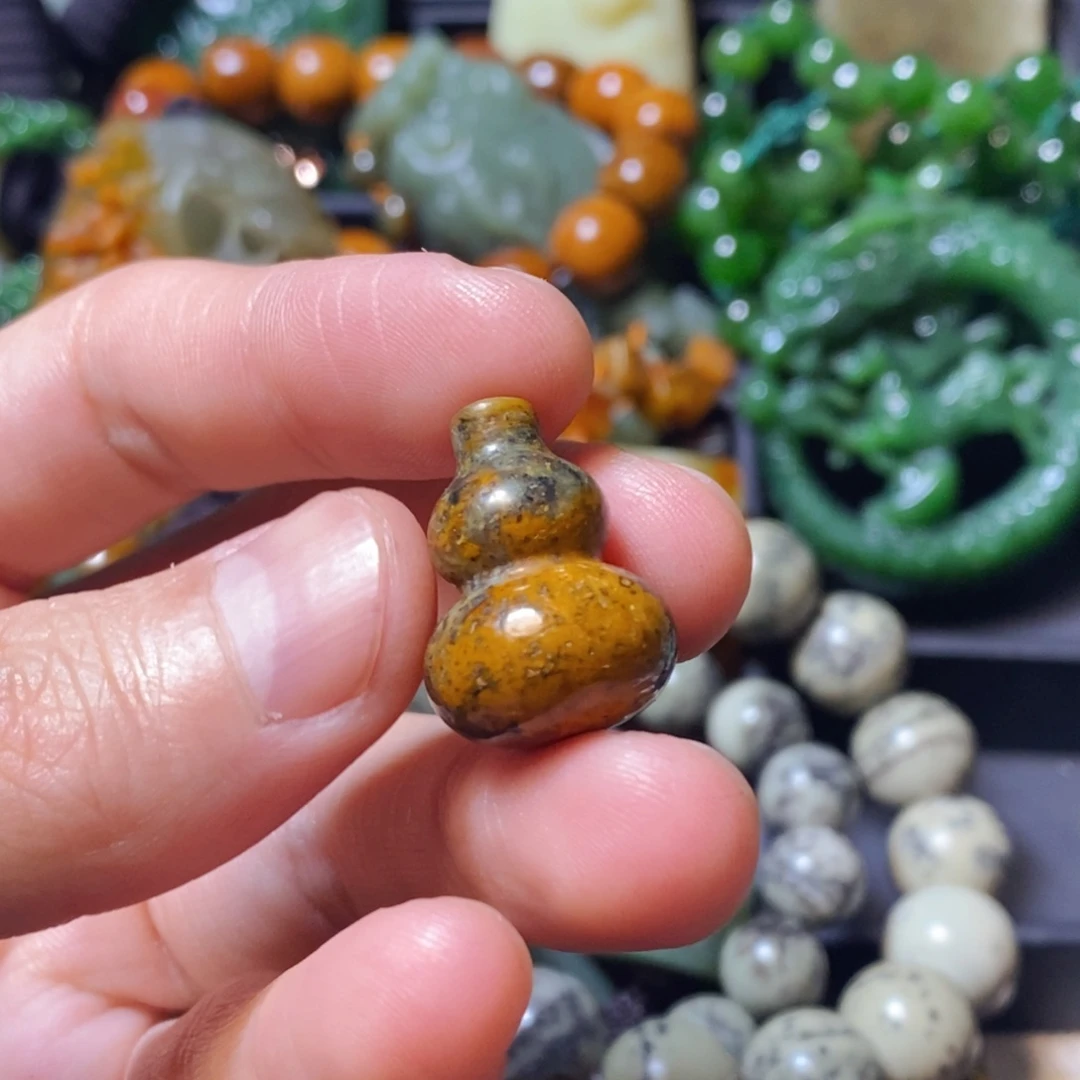 岫岩老玉（透闪石质玉）未镶嵌颈饰