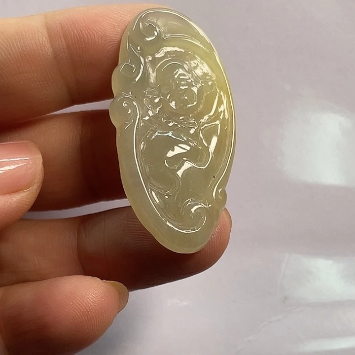 翡翠未镶嵌颈饰布袋佛