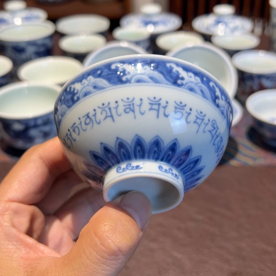 微瑕海水梵文主人杯口径约8.6厘米