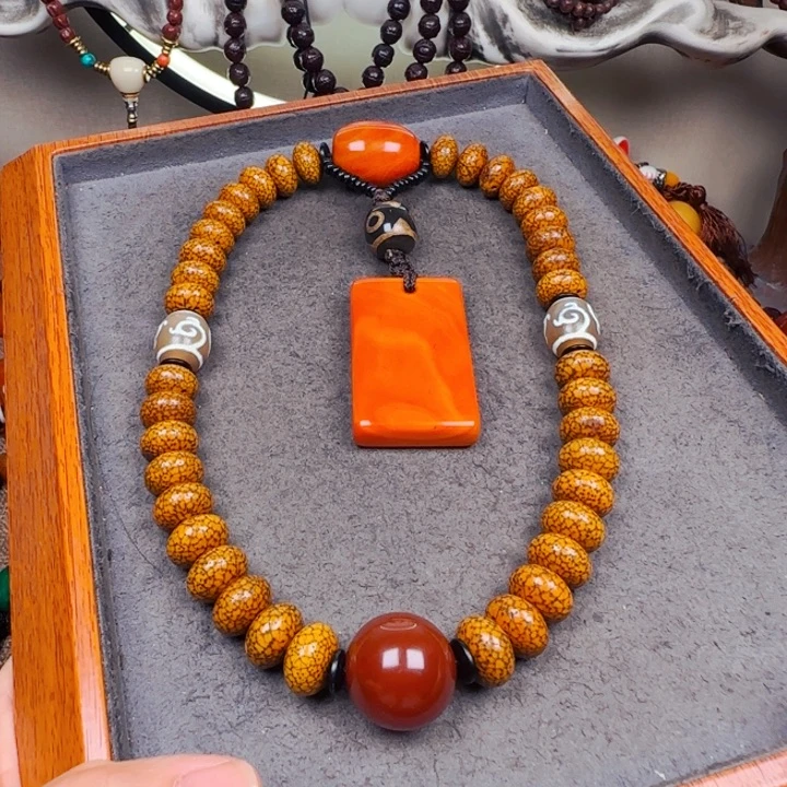 星月菩提吊坠手持