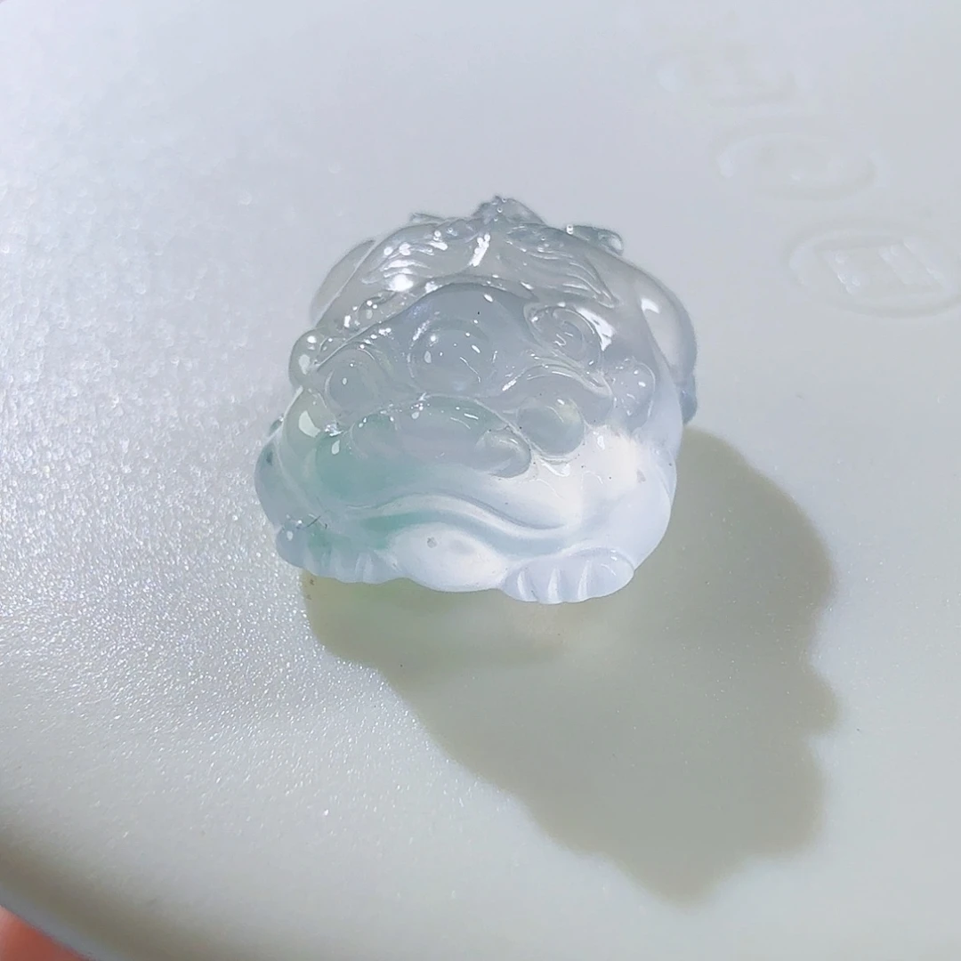 翡翠未镶嵌颈饰飞天貔貅