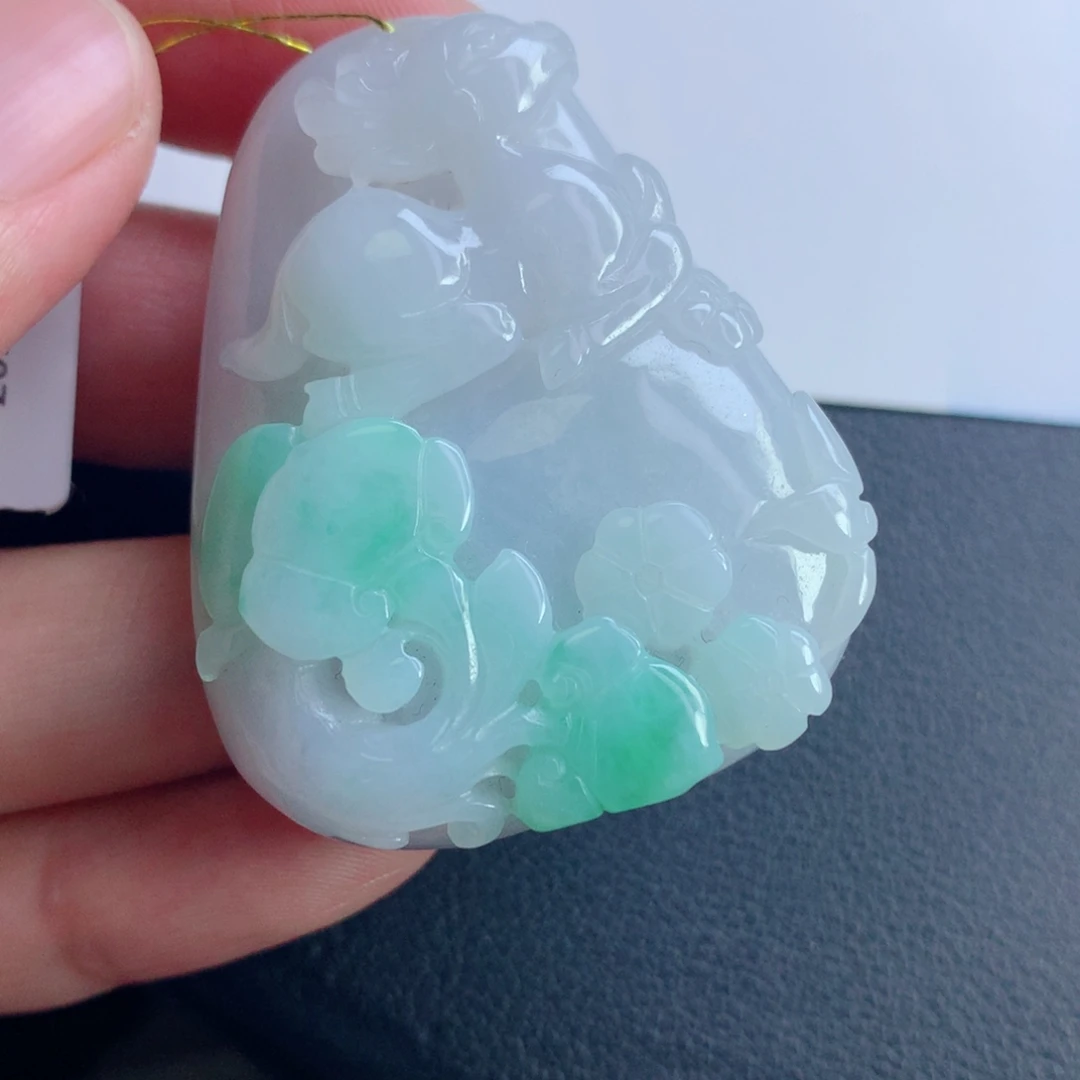 颈饰未镶嵌翡翠小鹿