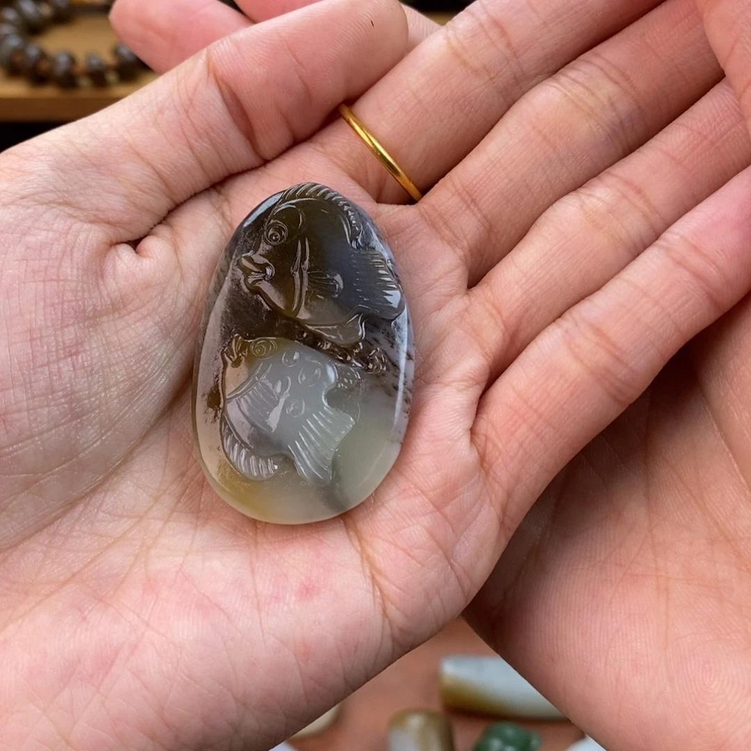 胡****和田玉未镶嵌颈饰