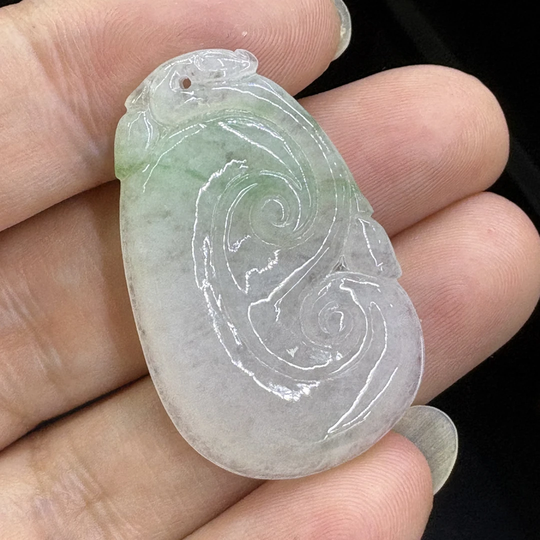 翡翠冰种带阳绿如意吊坠