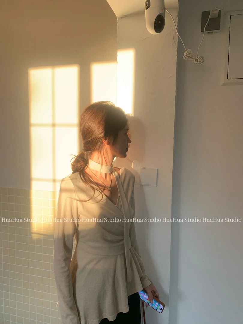 【花花】气质在线~不规则设计感网纱拼接交叉气质百搭上衣（有飘带）