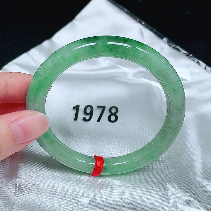 翡翠未镶嵌手镯（圆镯）