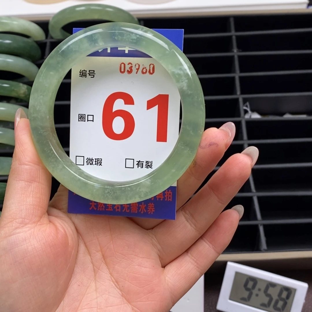 岫玉手镯未镶嵌我