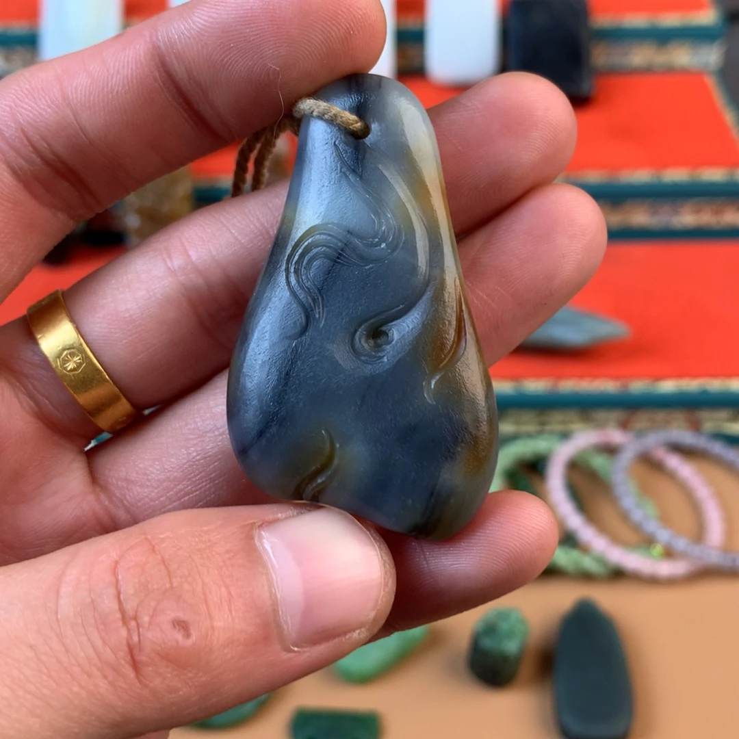 和田玉（糖玉）挂件未镶嵌满****月