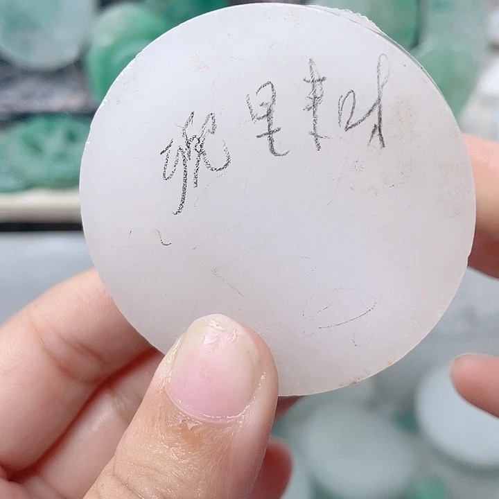 颈饰未镶嵌石英质玉?****