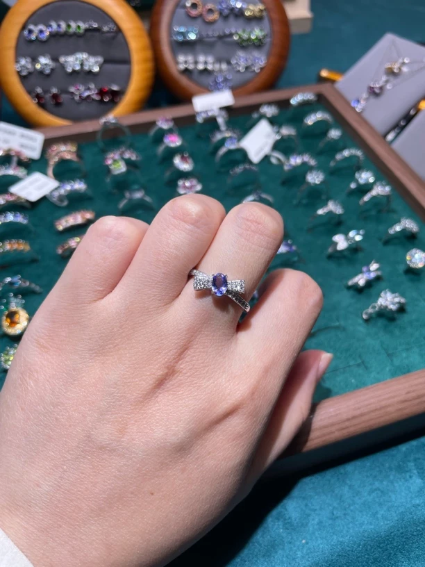 坦桑石戒指，蝴蝶结显气质