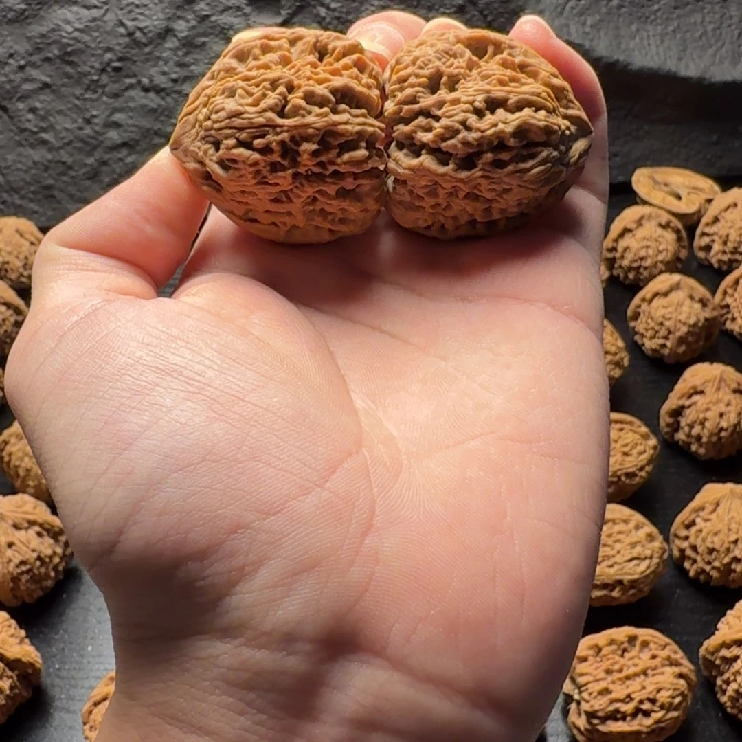 文玩核桃吊坠38三角疆