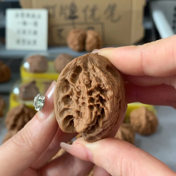 齐***齐吊坠文玩核桃异形单只，有下次