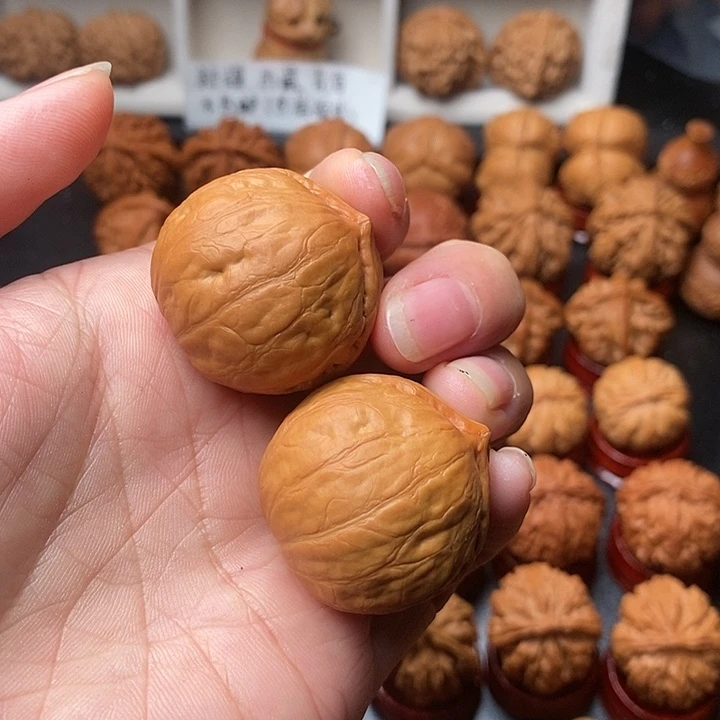 文玩核桃吊坠元宝