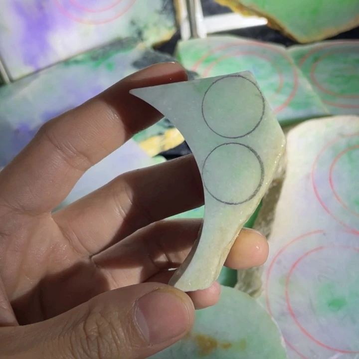 翡翠未镶嵌挂件片料