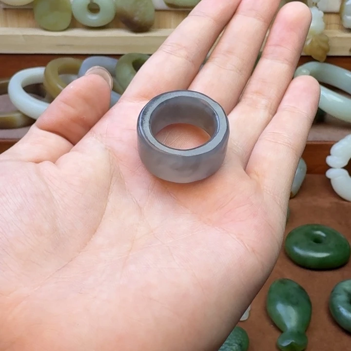 祎***凌和田玉未镶嵌戒指