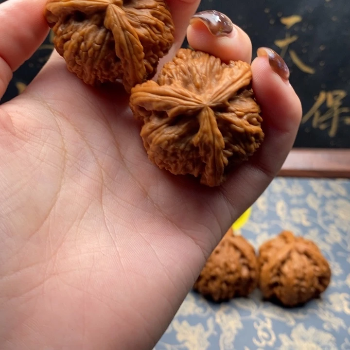 天***泪吊坠文玩核桃白狮子