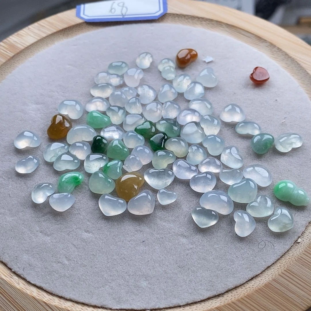 翡翠颈饰未镶嵌爱心1个