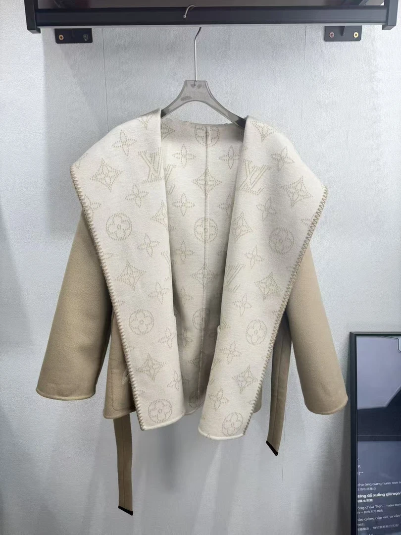 未使用 LouisVuitton/路易威登 24ss奶茶色老花满印双面大衣34码