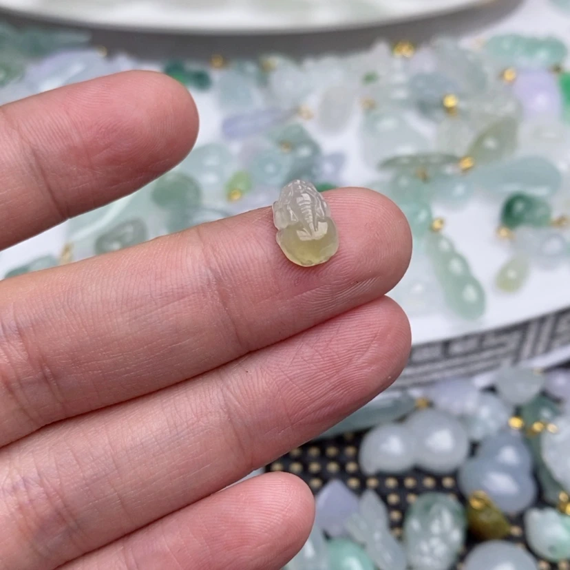 【闪购商品】翡翠吊坠(不含链)未镶嵌小冰皮