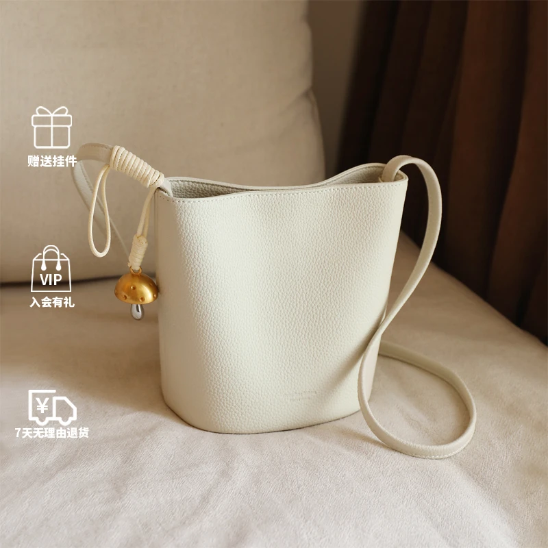 水桶包包女款爆款2025新款女大学生百搭单肩斜挎包通勤大容量女包