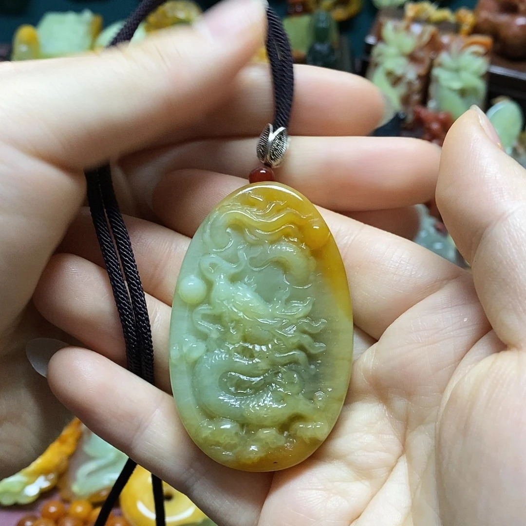 岫玉未镶嵌吊坠(赠链)