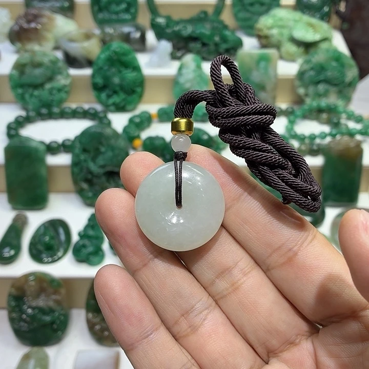 独山玉未镶嵌颈饰冰白平安扣