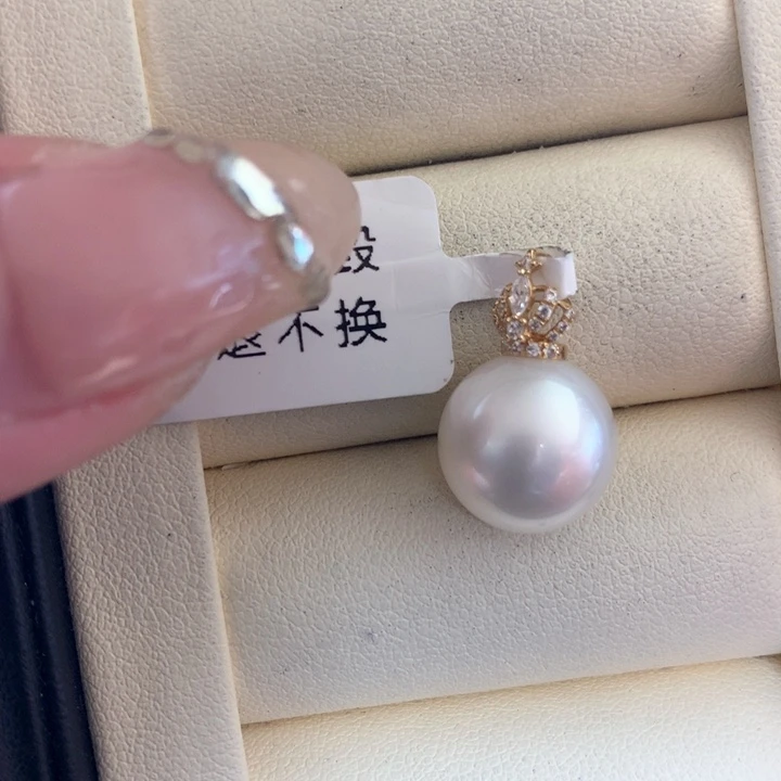 颈饰18K金镶嵌海水珍珠