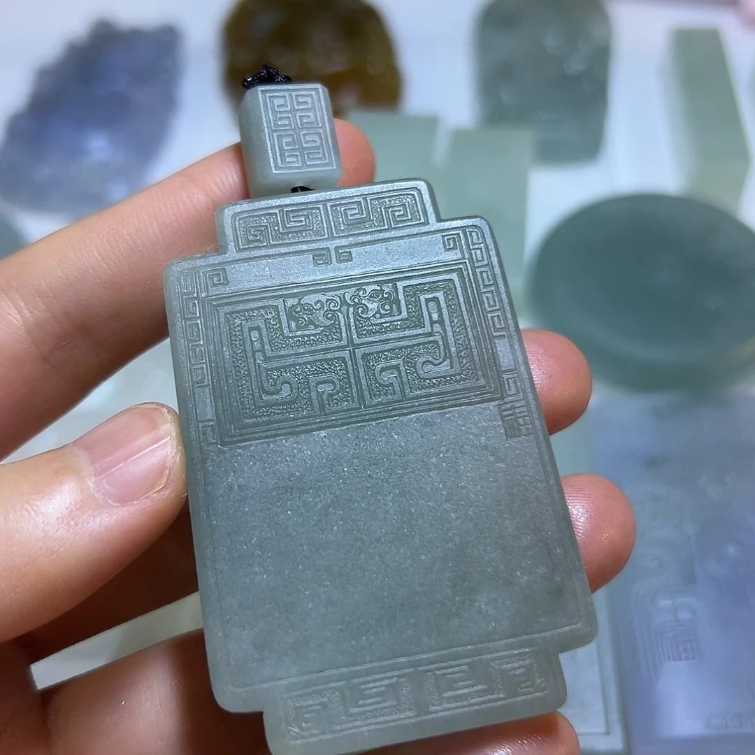 定制翡翠未镶嵌挂件