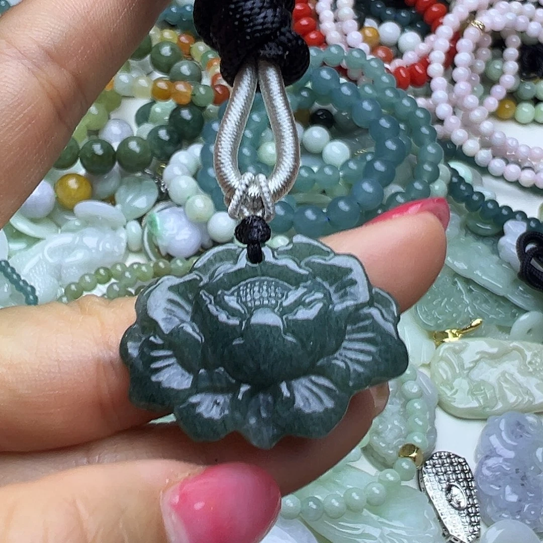 翡翠未镶嵌颈饰富贵