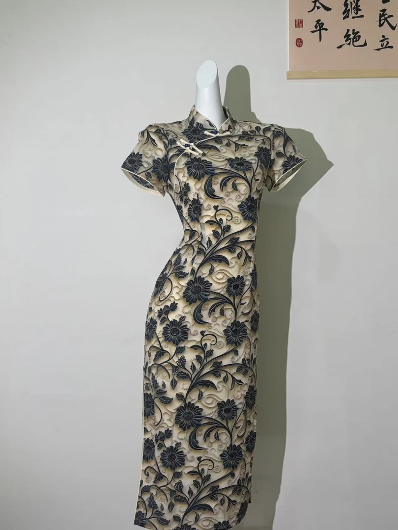 W 0233 米色 三扣【黑菊】 旗袍