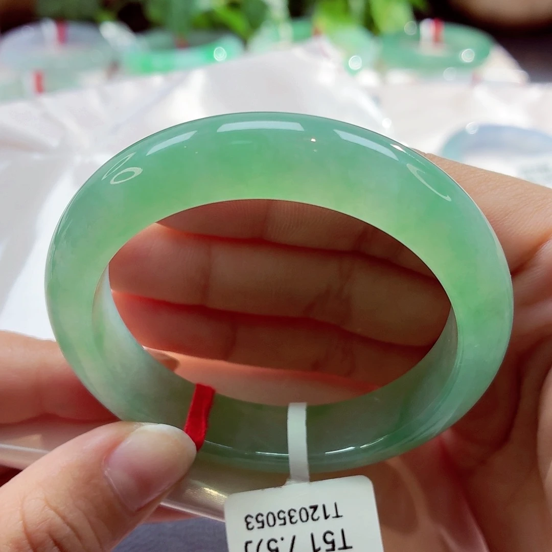 翡翠未镶嵌手镯冰绿68-01