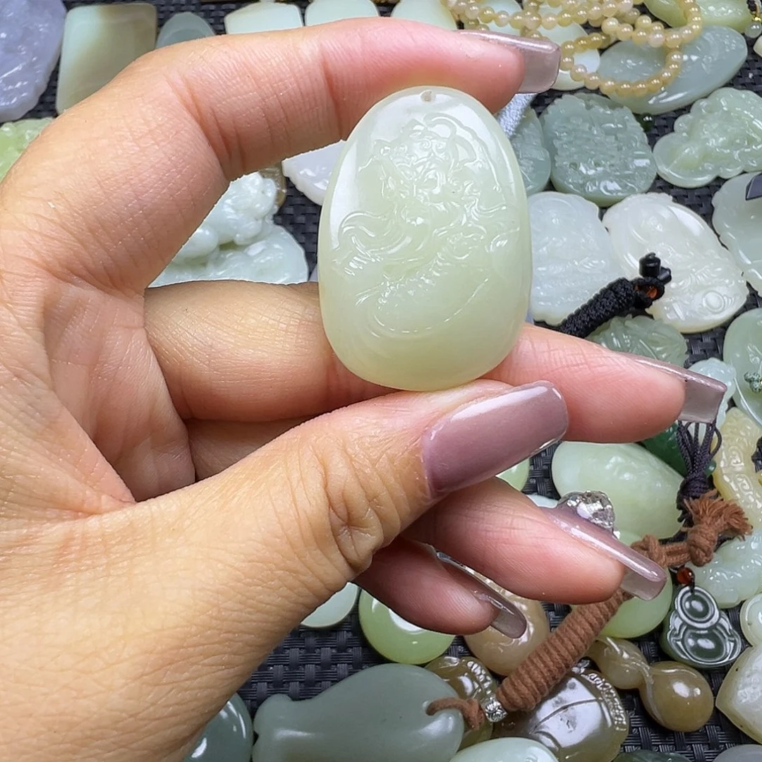 和田玉未镶嵌颈饰卡37